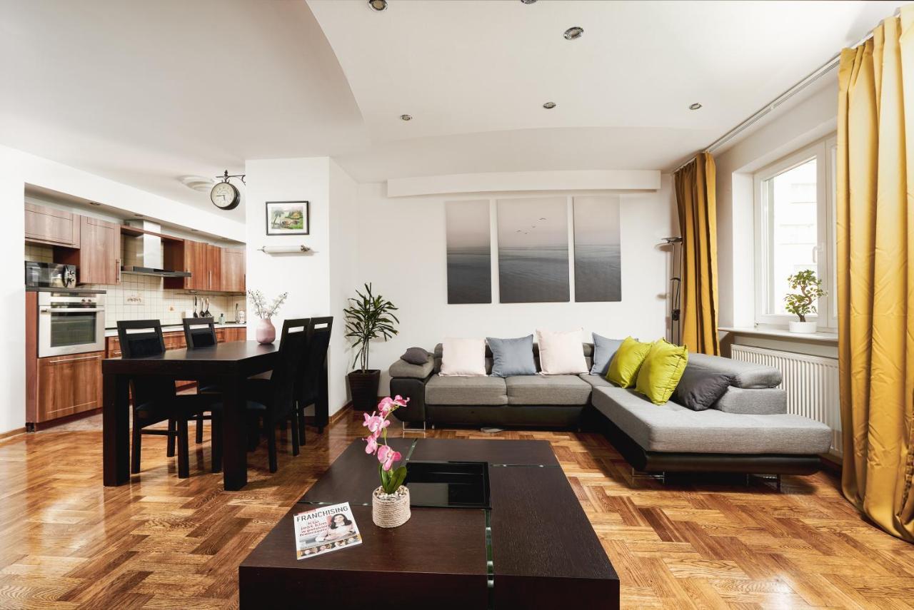Family Apartment With A Terrace On Aleje Jerozolimskie Varsóvia Exterior foto
